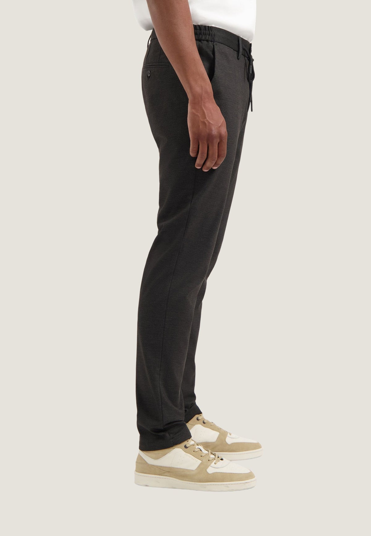 501704-NOS_999_4_halfbody_side.jpg