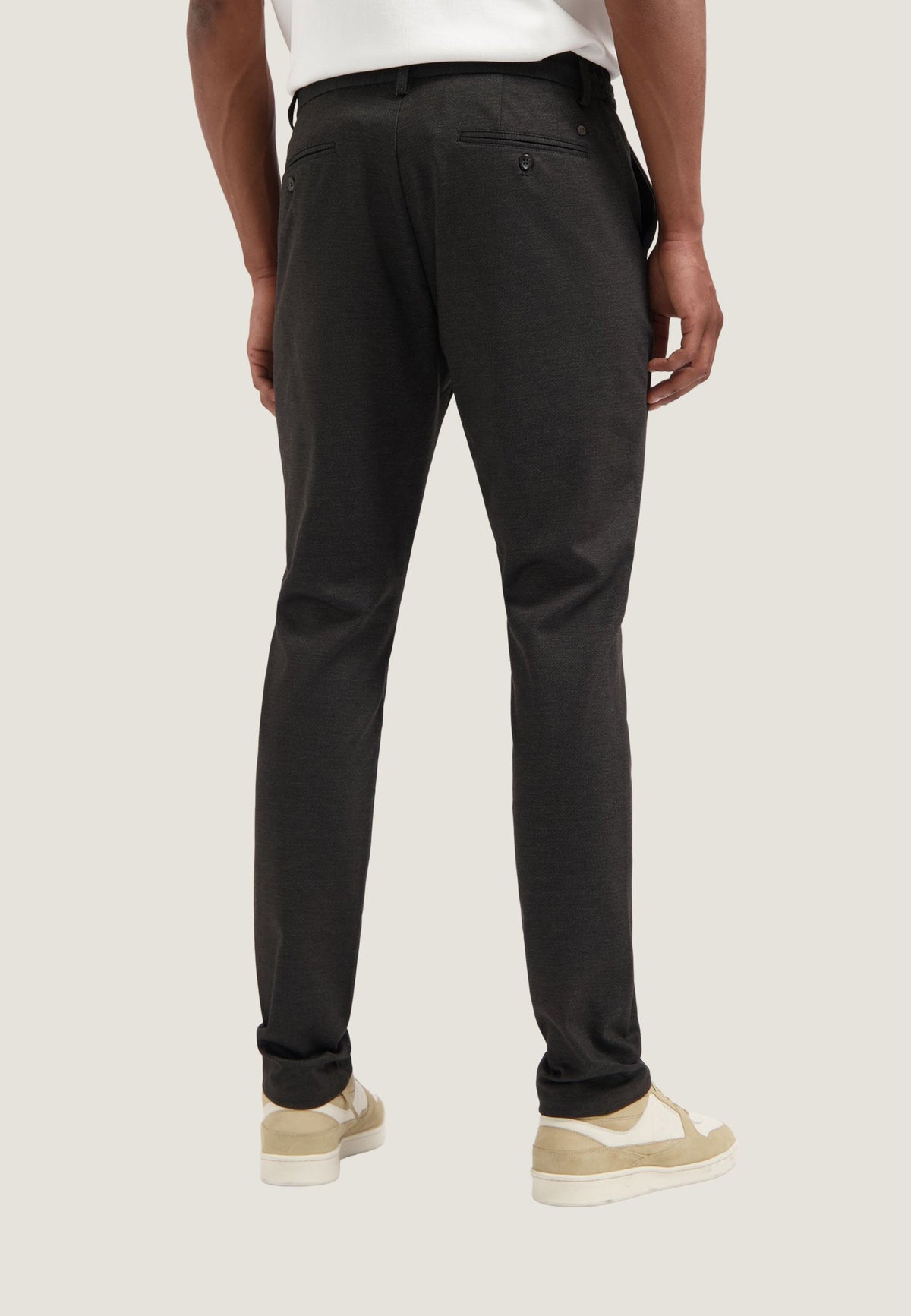 501704-NOS_999_5_halfbody_back.jpg