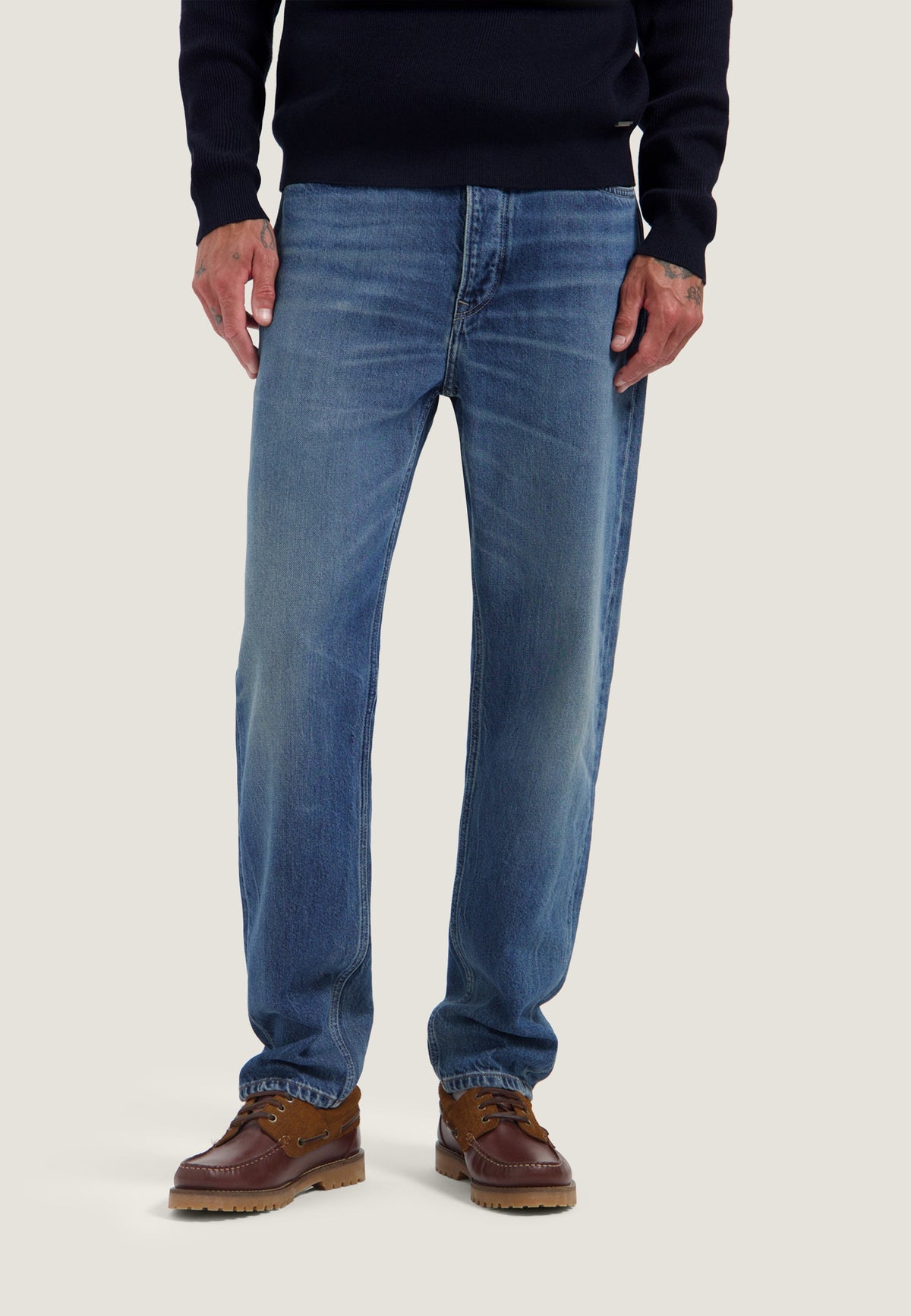 551562_856_3_halfbody_front.jpg