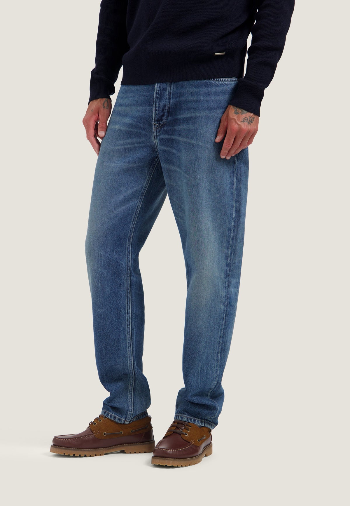 551562_856_4_halfbody_side.jpg