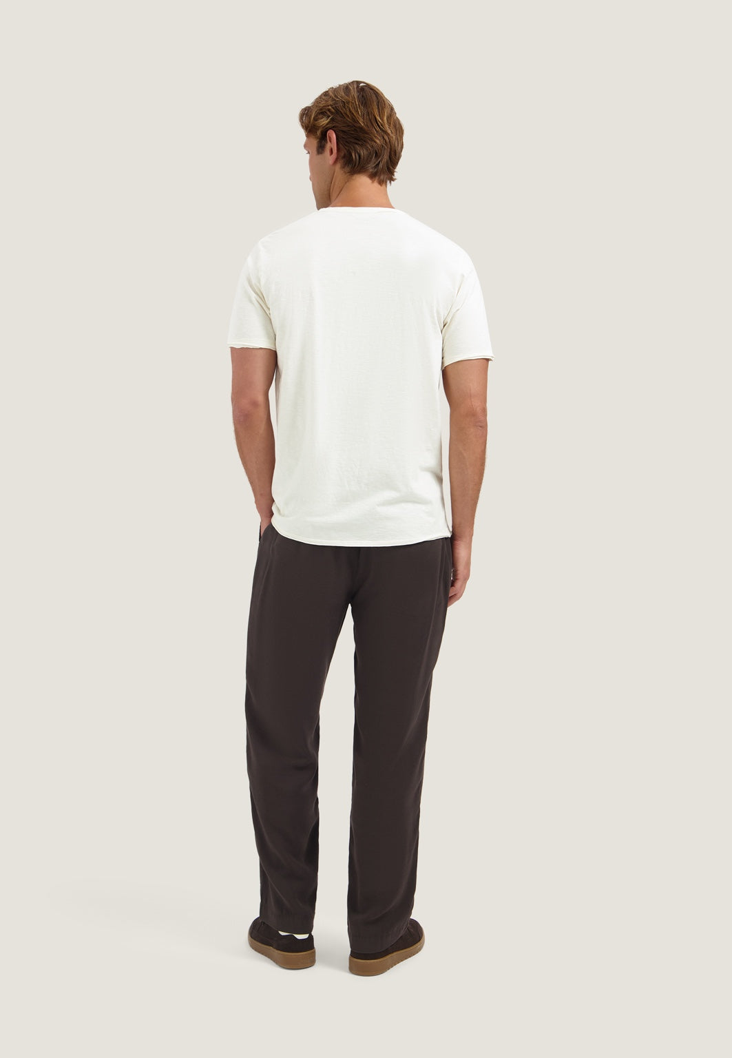 DSTREZZED DS_Mc Queen Tee — modelo, vista posterior
