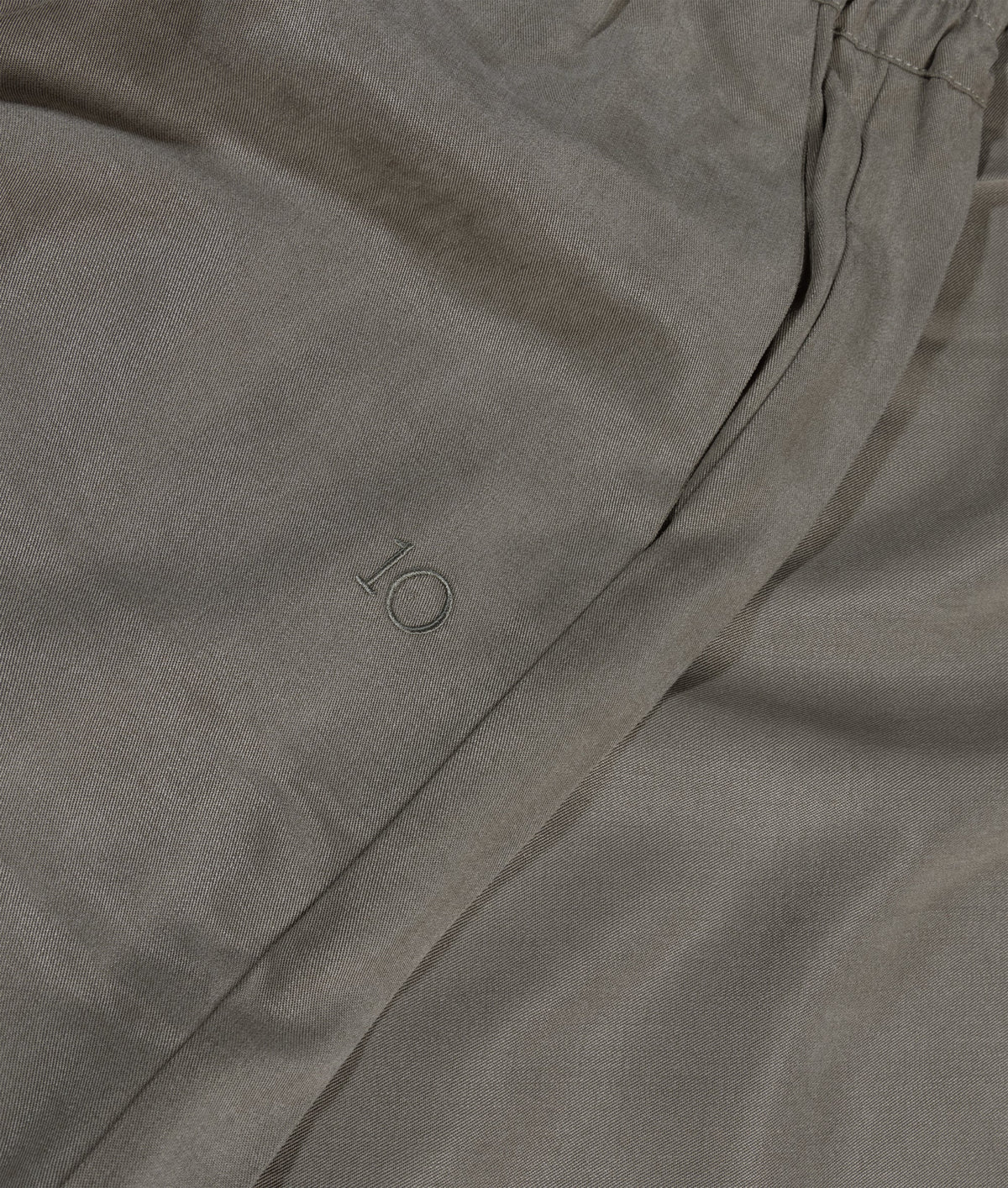 banana pants lyocell | dark fog – detalle del producto