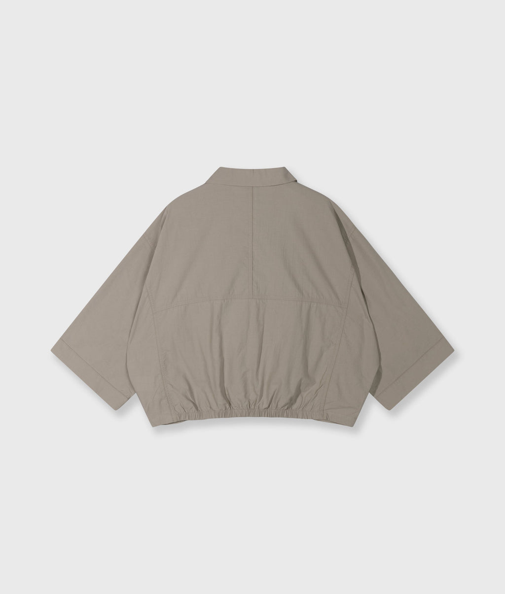wide crinkle jacket | fog – detalle del producto