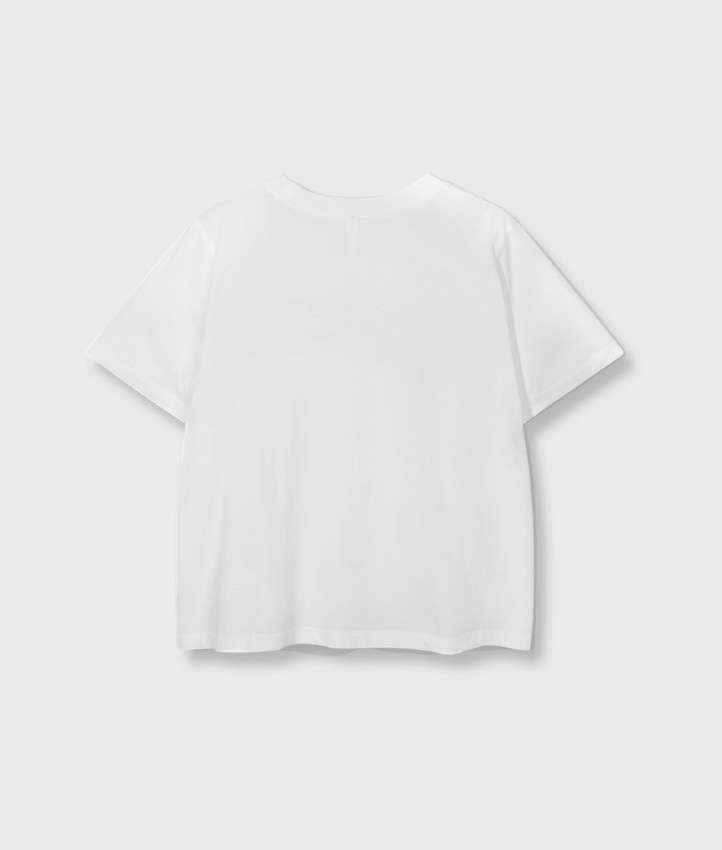 petite tee believe | white – detalle del producto