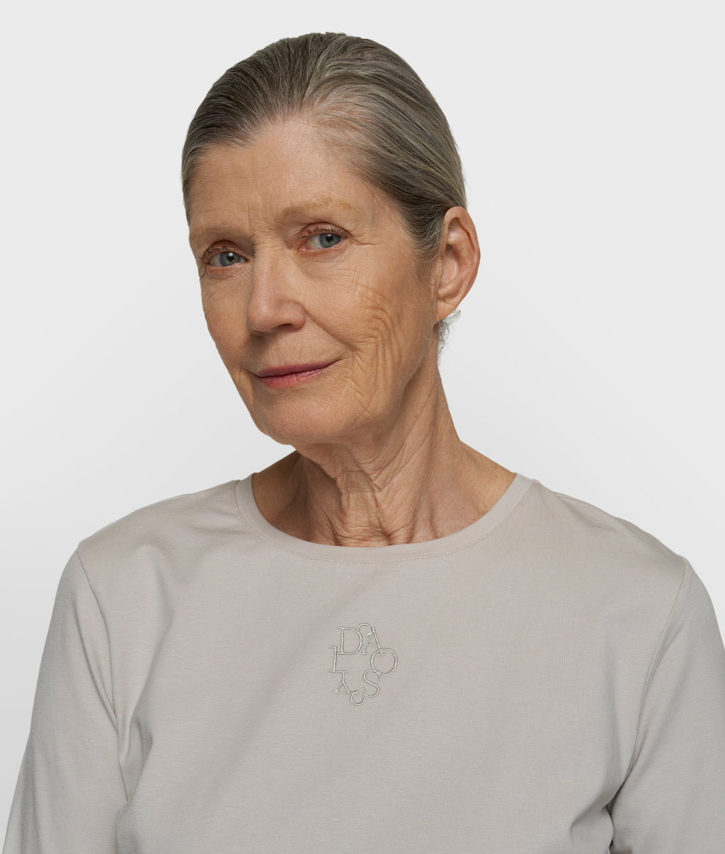 slim long sleeve tee | stone – vista adicional