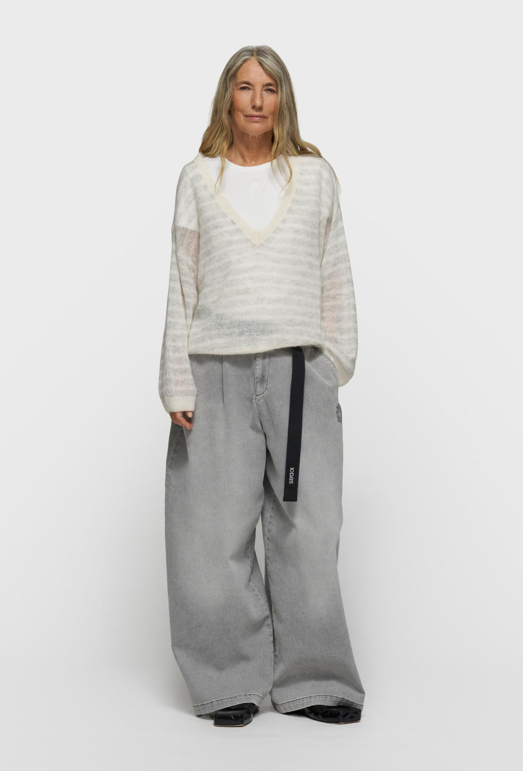 10DAYS – thin v-neck knit sweater – Jersey de mujer de punto – Estilo casual – Tallas M, L – vista adicional